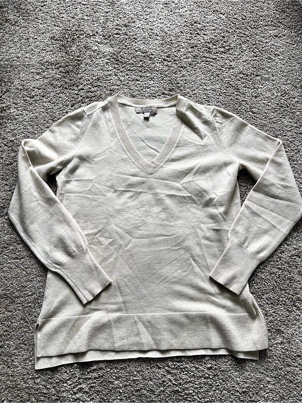 Banana Republic Extra Fine Merino V-Neck Sweater Tan